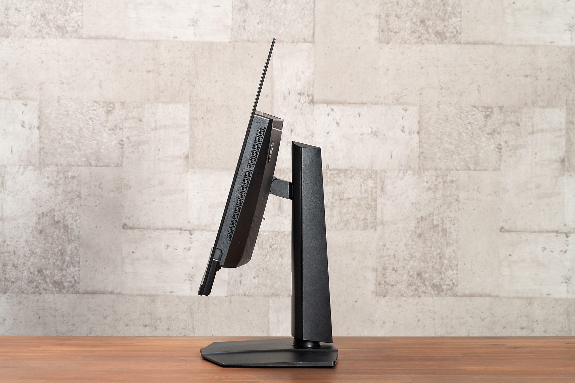 チルトは下向きへ5度、上向きには15度の角度がつけられる