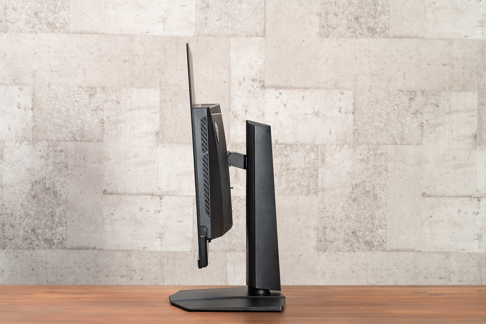 チルトは下向きへ5度、上向きには15度の角度がつけられる