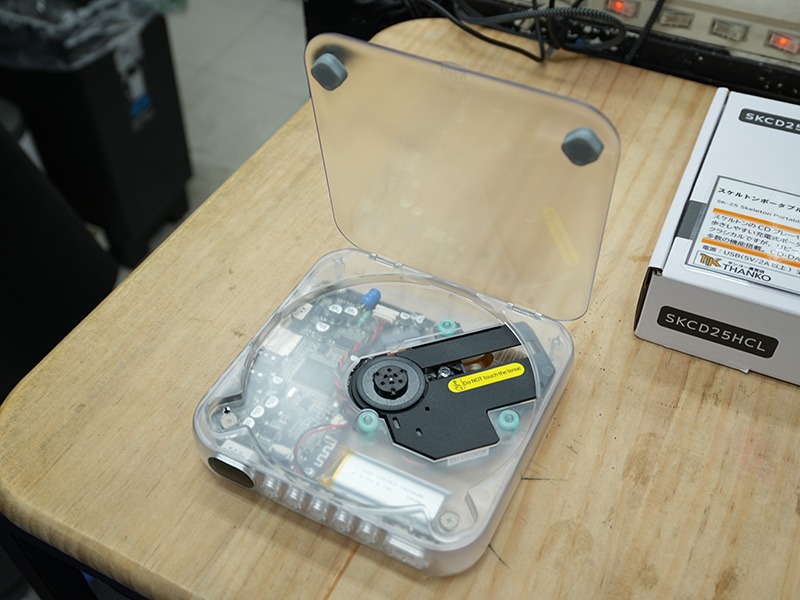 「スケルトンポータブルCDプレーヤーSK-25」