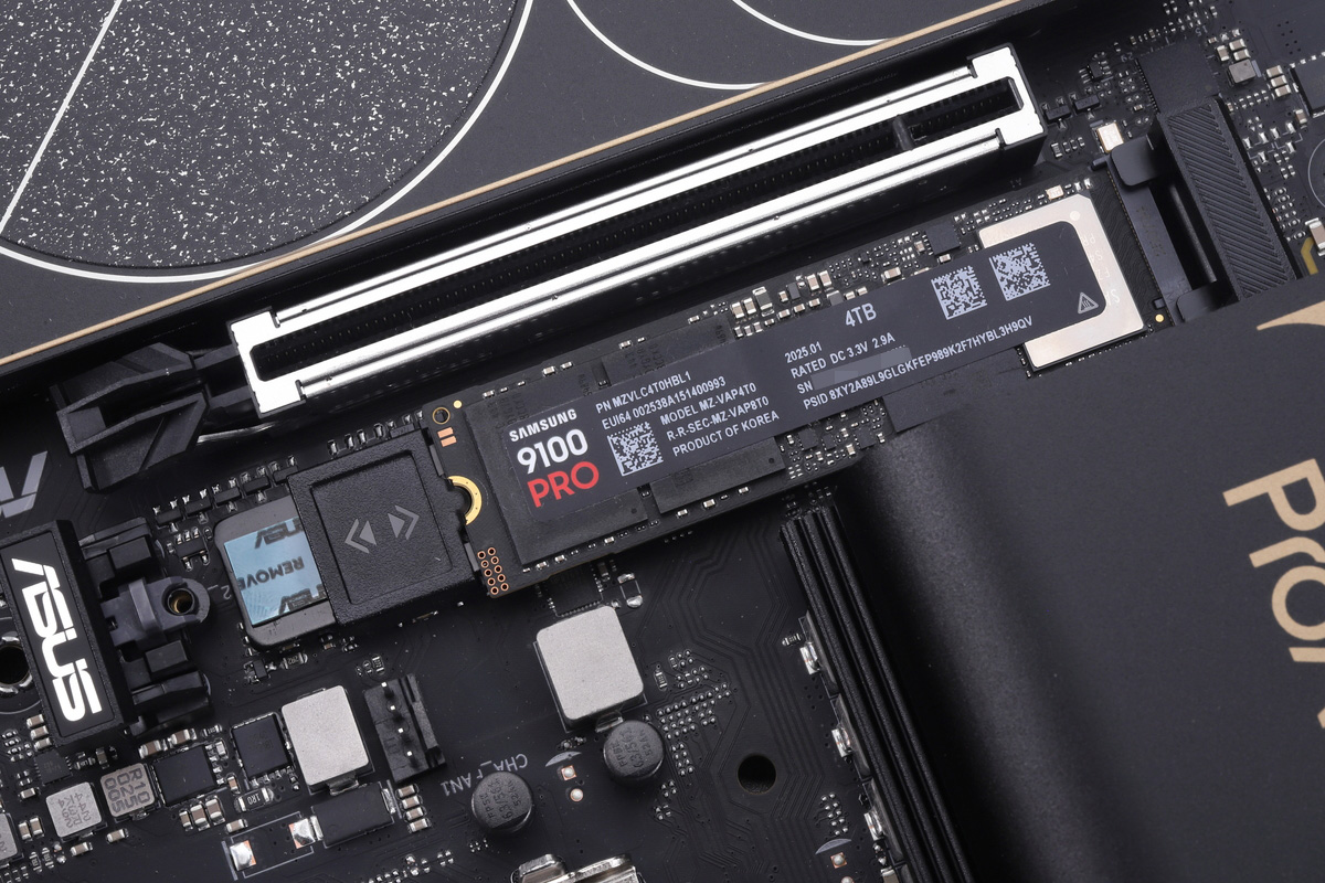 外付けSSDとデータをやりとりするPC内蔵SSDはSamsung 9100 PROの4TBモデル