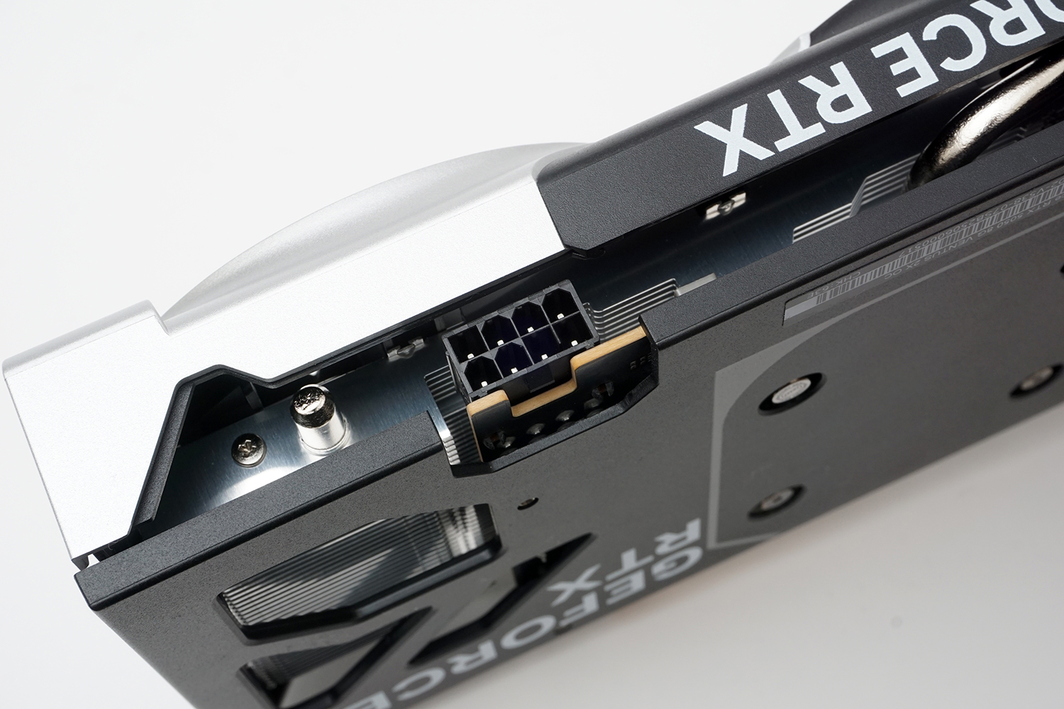 補助電源は8ピン×1