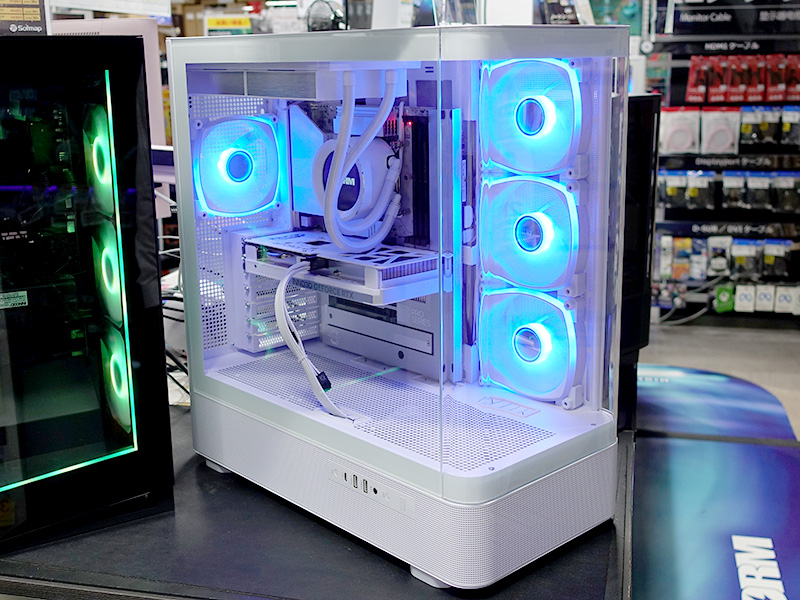 流界 ※展示モックのためメモリ一部パーツ非搭載