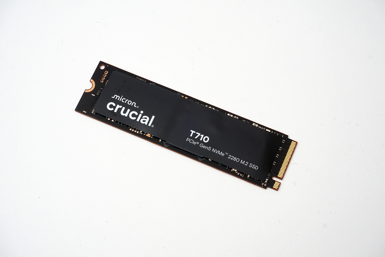 MicronのCrucial T710。2TBモデルの実売価格は4万2,000円前後