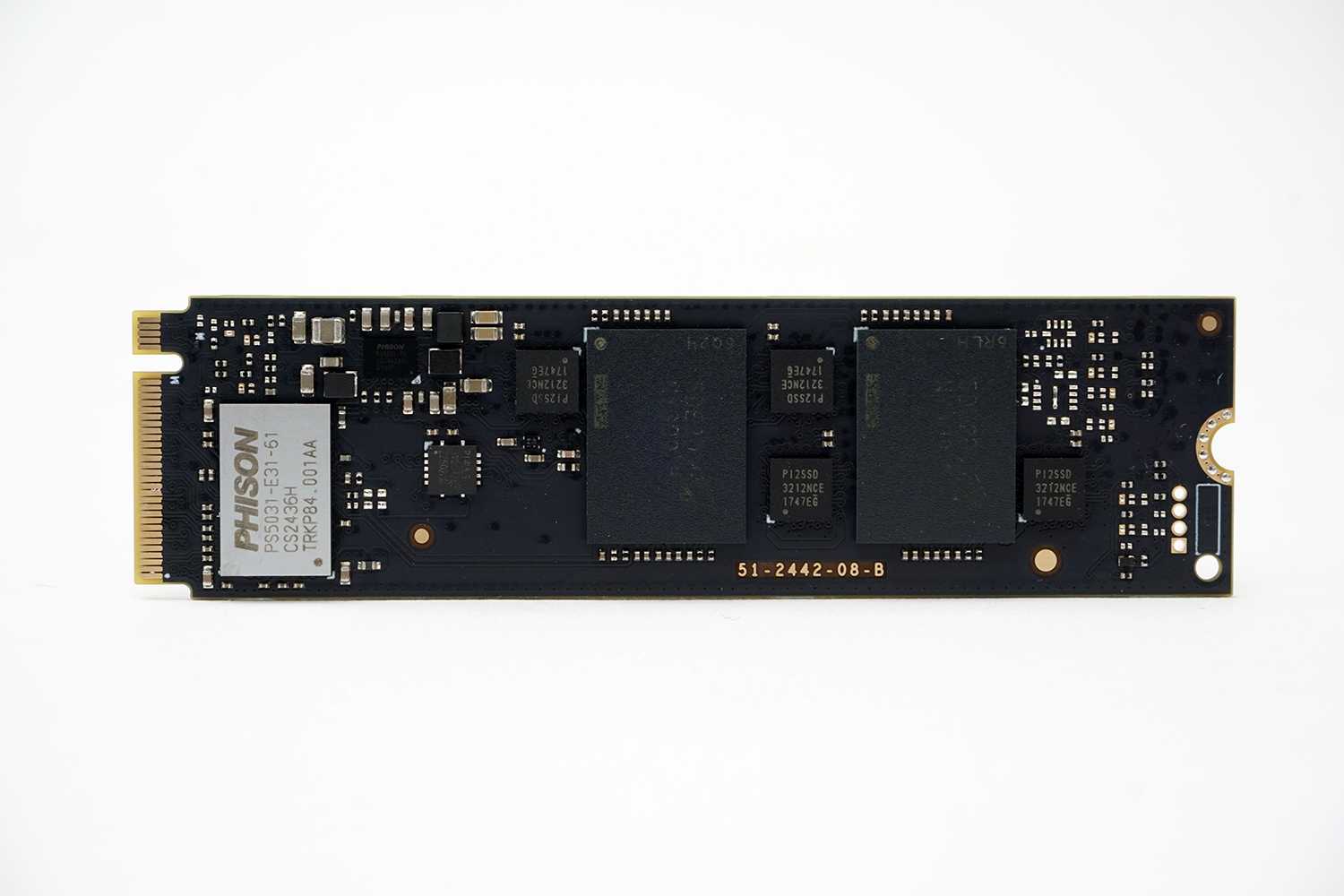 コントローラーは4chのPhison PS5031-E31T。DRAMレスでNANDは片面実装