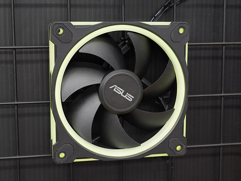 「ASUS Prime MR120 ARGB スタンダードブレードのブラック」