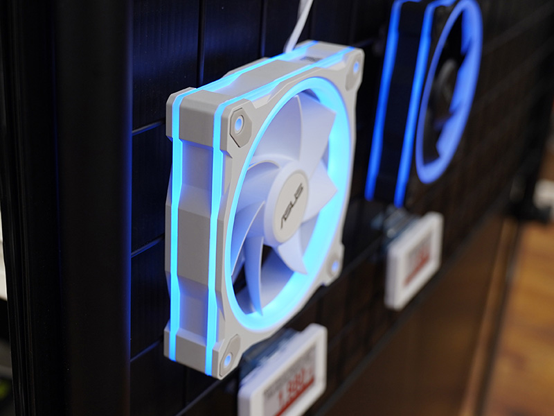 「ASUS Prime MR120 ARGB リバースブレードのブラック」