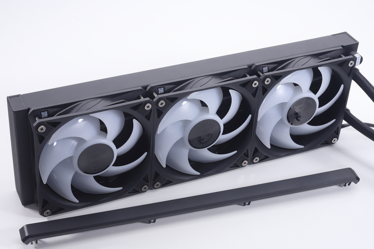 こちらはケーブルカバー無しの状態