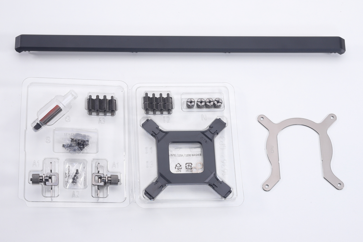 アクセサリーパック。付属品がしっかり分類されて収納されているため、使用する部品を迷うことなく選択できる