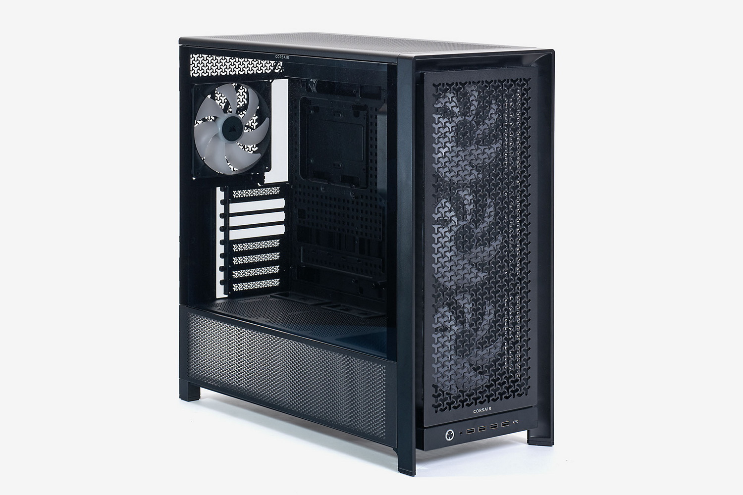 FRAME 5000D RS ARGB。大型のATXタワーケースだ