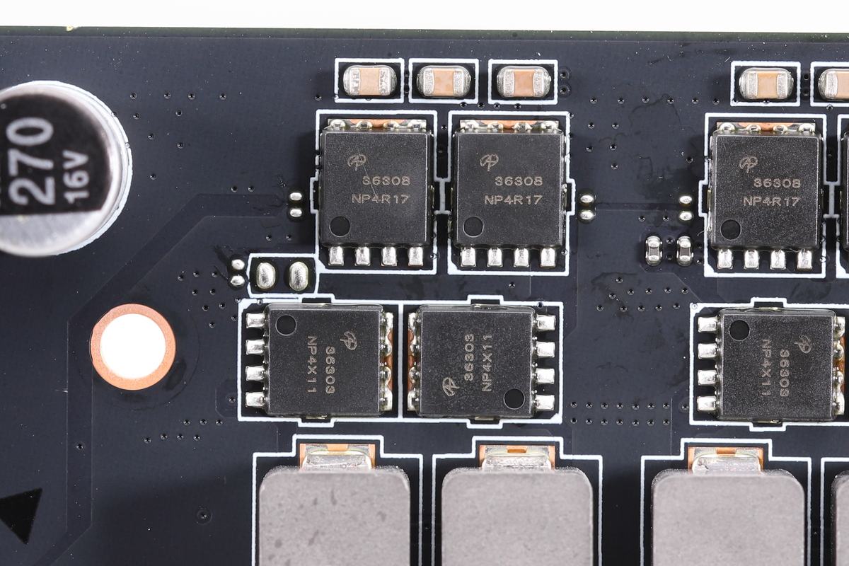 CPUコア用の12フェーズには、P-PAKタイプのMOSFETを採用