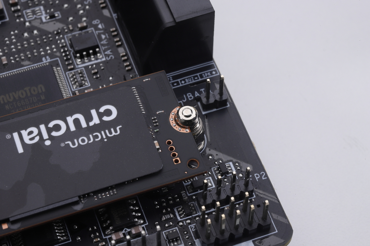 SSDをワンタッチで着脱可能な「EZ M.2 CLIP II」