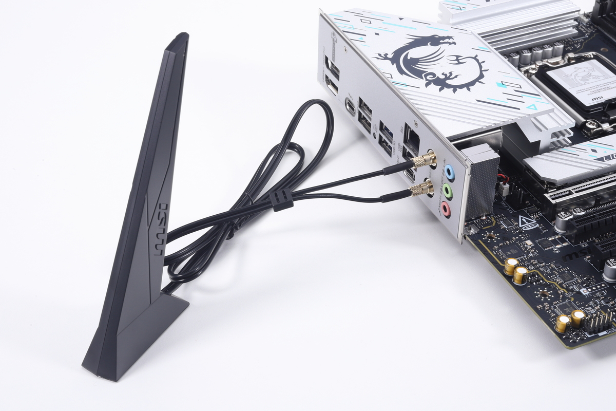 押し込むだけで固定可能な「EZアンテナ」