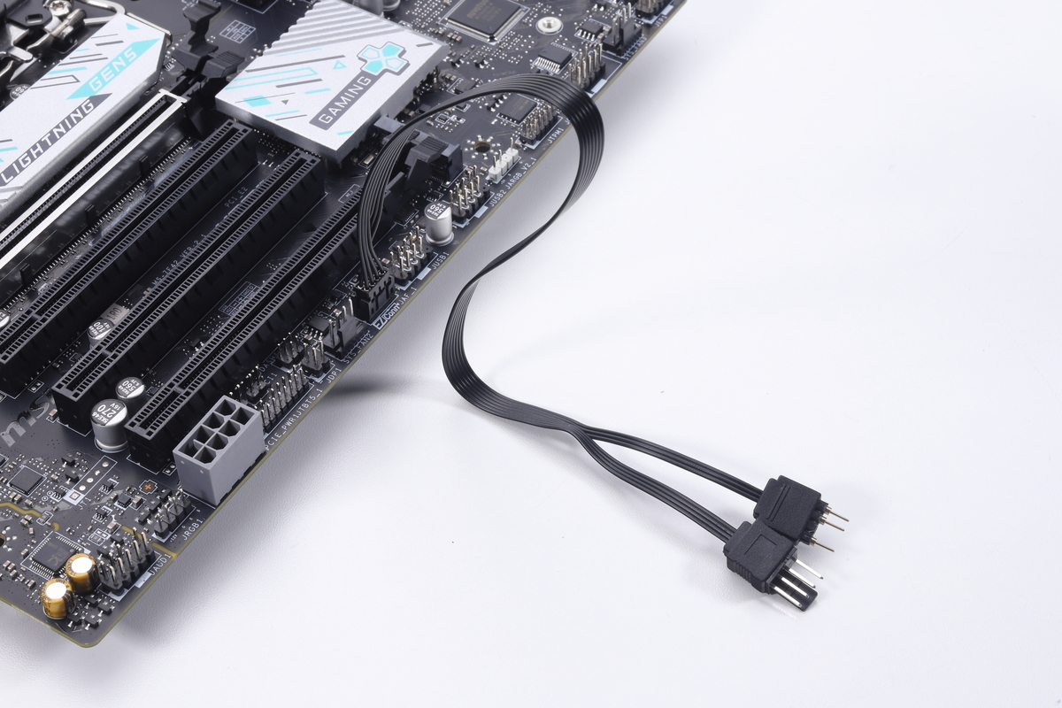 冷却ファンとARGBをまとめて接続できる「EZ Conn」