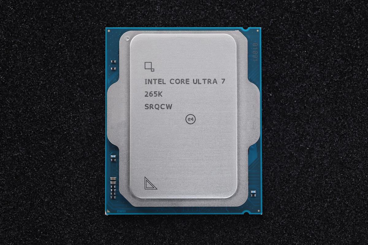 Intel最新の20コア/20スレッドCPU「Core Ultra 7 265K」