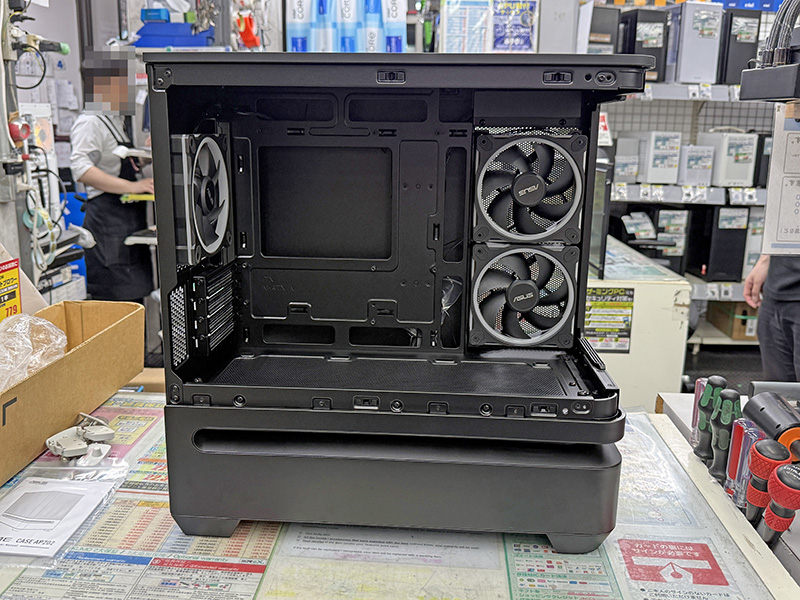 <a href="/shop/at/99ex.html" class="deliver_inner_content">TSUKUMO eX.</a>で展示中の「PRIME AP202 TG ARGB BLACK」