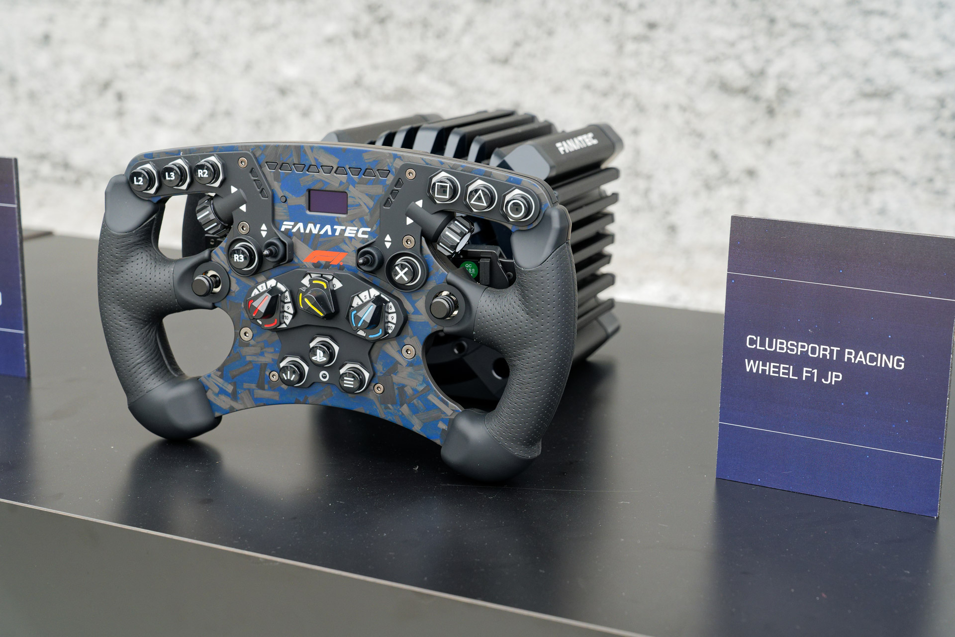 高トルクのホイールベースがセットになった「ClubSport Racing Wheel F1」