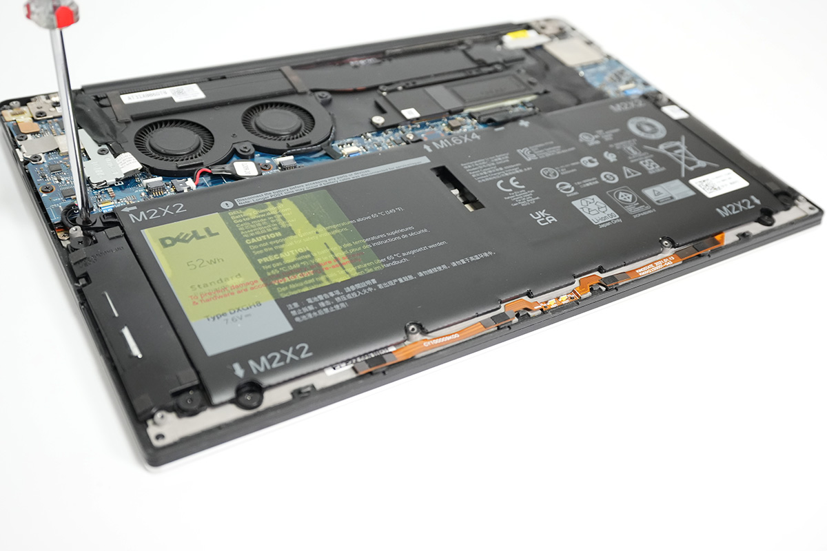 【5】完全に電源断の状態にするためにバッテリーを外す