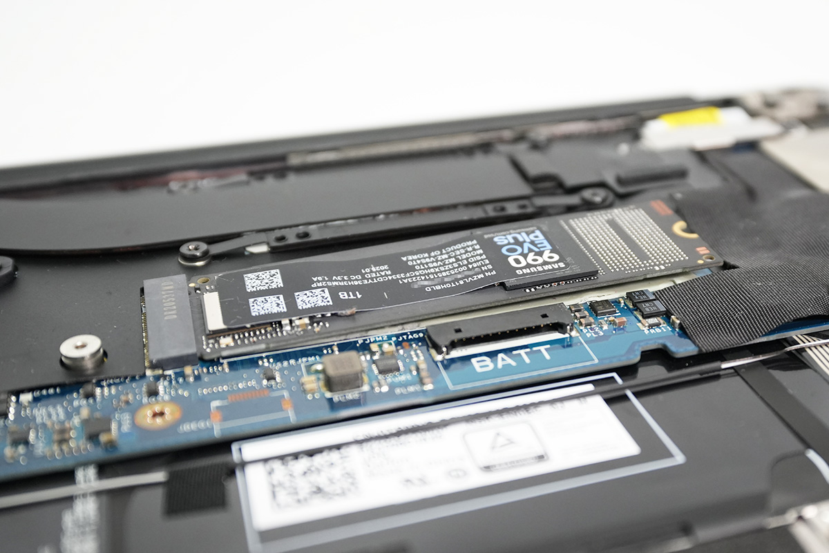 若干のクリアランスがあるので、極薄のヒートスプレッダーを用意して装着するのが良いかもしれない