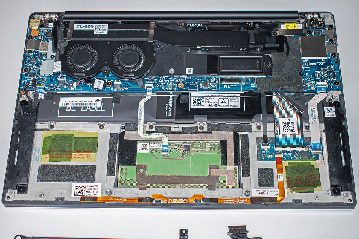 【7】バッテリーを外した状態の内部