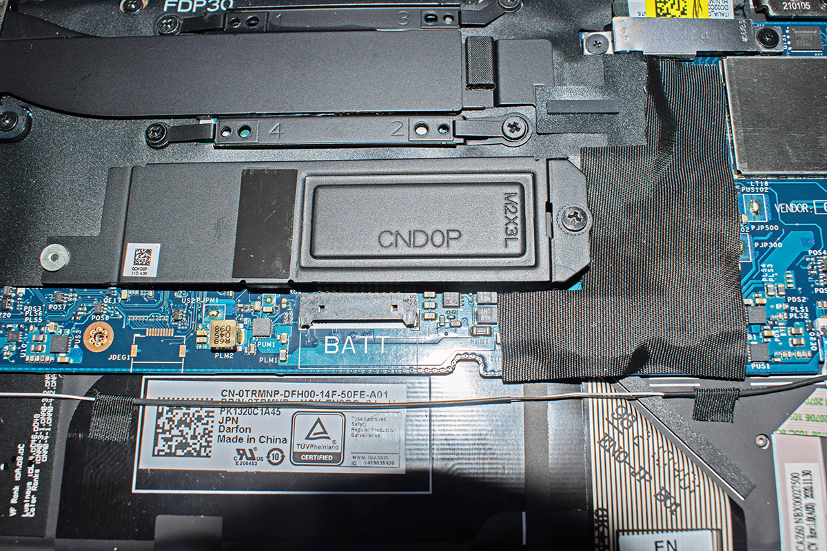 【8】SSDはカバーが付けられているので外す