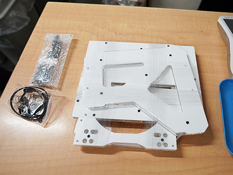 組み立て式アクリルMini-ITXケース「GEEEK Rhino S Mini ITX Open Air