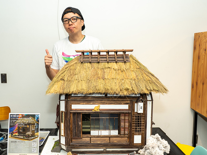 製品展示中心の会場の中でひときわ異彩を放っていた古民家MOD PC。ベースのThe Tower 600を横向きにしている