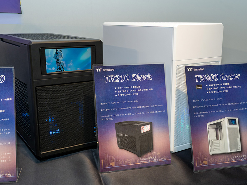 「TR200」（左）と「TR300」（右）はともに6型液晶キット対応