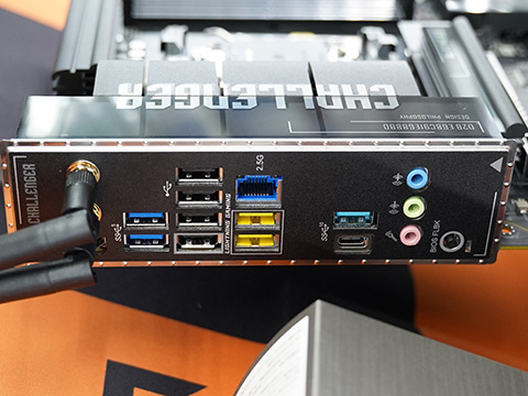 暗号”が記されたASRockのRyzen 9000マザー「B850 Challenger