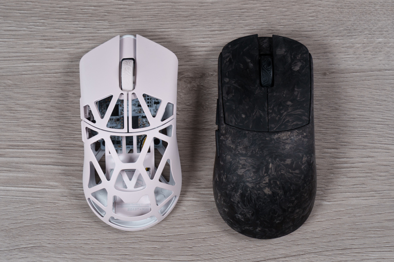 Beast X Mini Pro（左）とのサイズ比較。一回り大きいサイズでほぼ同クラスの重量を実現している