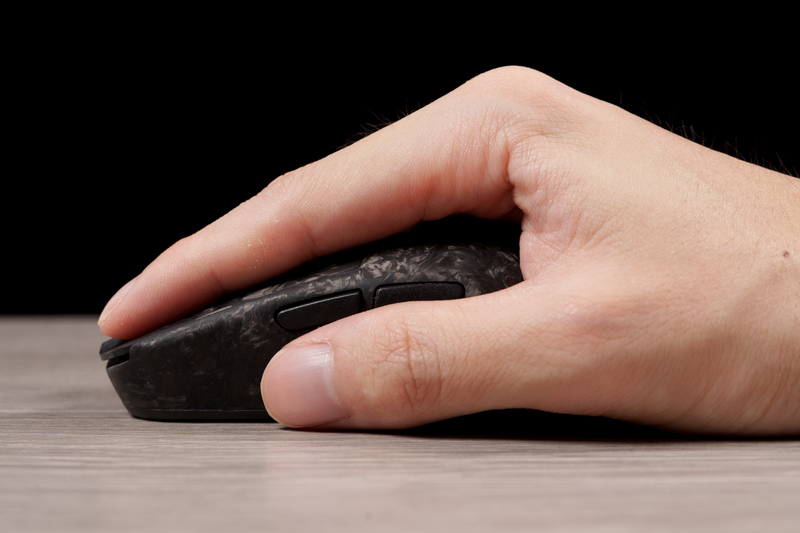 被せ持ちにはやや窮屈