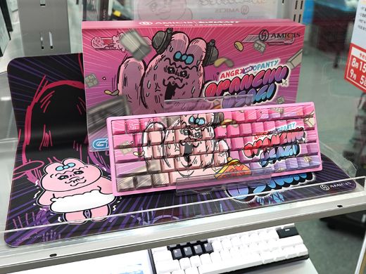 おぱんちゅうさぎ」コラボのゲーミングキーボード/マウスパッドの予約