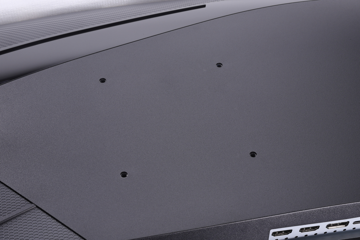 パネル側にはVESA100対応のネジ穴が用意されている