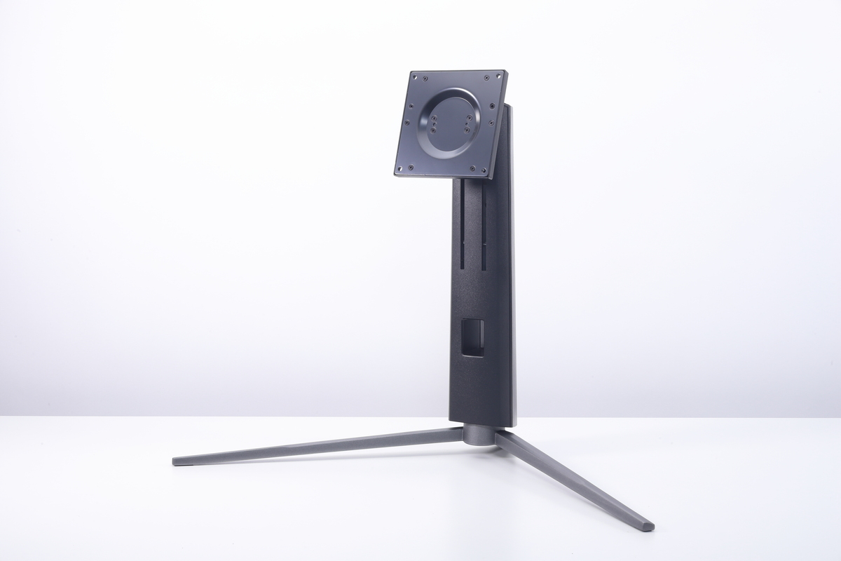 スタンドは34インチのパネルをしっかりと保持できる安定感があるもの