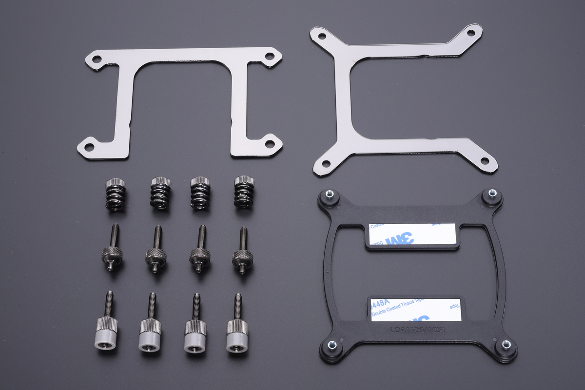 リテンションキット。AMDのSocket AM5/AM4と、IntelのLGA1851/1700に対応