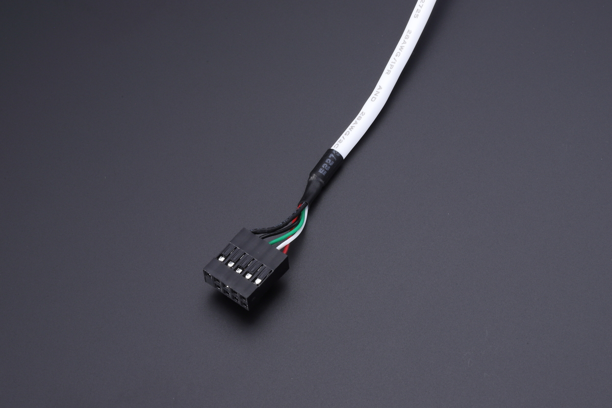 LCDパネルの動作には、マザーボードのUSB 2.0 ヘッダーと接続する必要がある