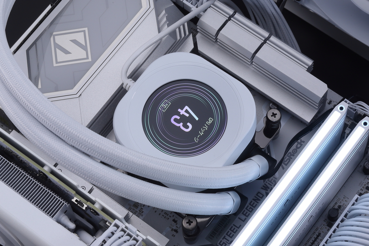 LCDパネルの表示方向は90度単位で変更できる。取り付け方向に応じた最適な表示が可能だ