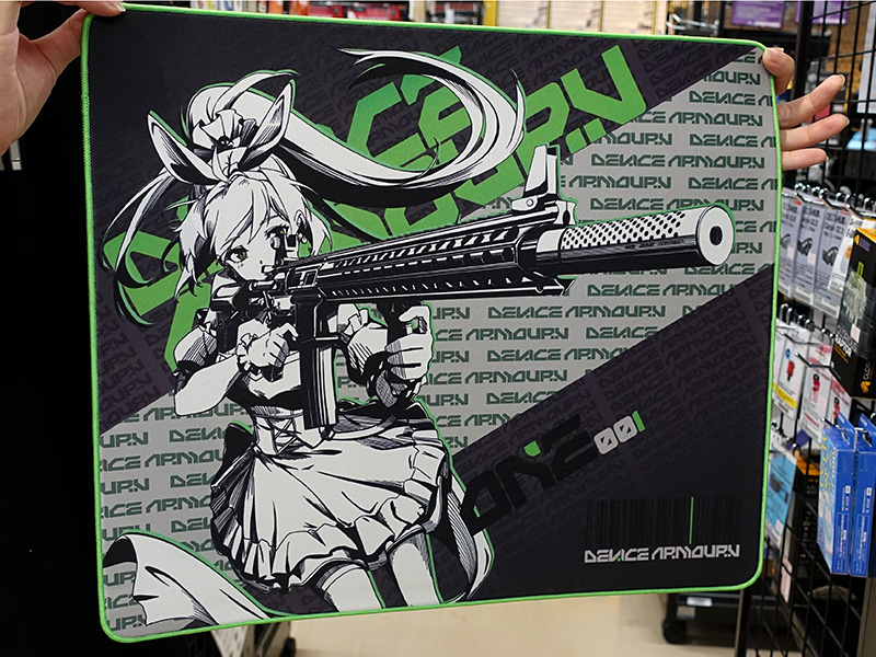 <a href="https://akiba-pc.watch.impress.co.jp/docs/news/news/1609093.html" class="deliver_inner_content i">銃を構えた女性キャラが描かれた4mm厚国産POROMベース採用のゲーミングマウスパッド「001 零零壱」</a>