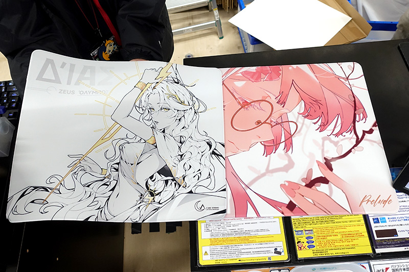 <a href="https://akiba-pc.watch.impress.co.jp/docs/news/news/1629844.html" class="deliver_inner_content i">イラストが描かれたEVOLAST GEARの布製ゲーミングマウスパッド</a>