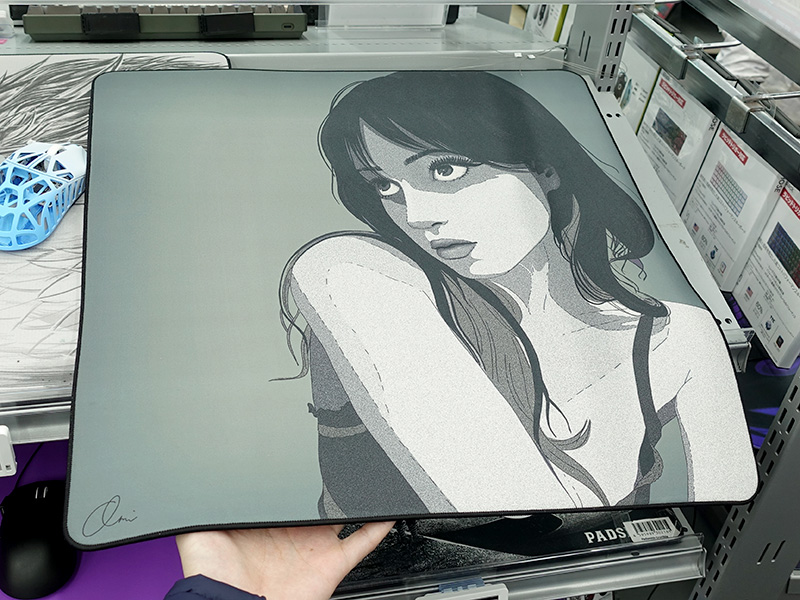 <a href="https://akiba-pc.watch.impress.co.jp/docs/news/news/1651558.html" class="deliver_inner_content i">日本の伝統芸術から着想を得たというイラストが全面プリントされたゲーミングマウスパッド「The Girl」</a>