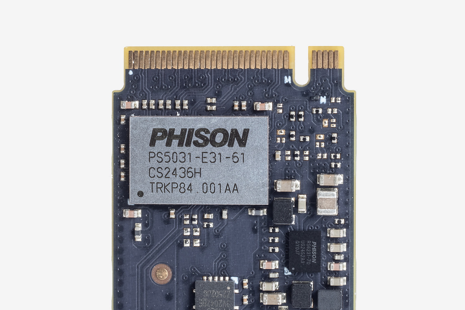 コントローラーは4chでDRAMレス対応のPhison PS5031-E31T