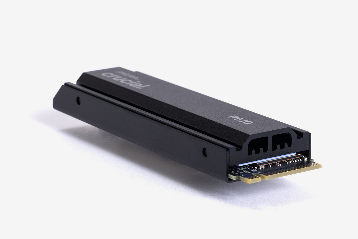 P510はヒートシンク付きモデルも販売中。比較的薄型でも表面積を十分に確保した構造で、使い勝手はよさそうだ