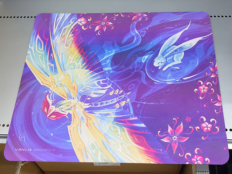 <a href="https://akiba-pc.watch.impress.co.jp/docs/news/news/1665979.html" class="deliver_inner_content i">幻想的なトンボやウサギのような生き物が描かれたVGN製のゲーミングマウスパッド「Dragonfly - Mirage」</a>