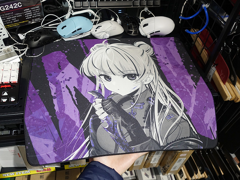 <a href="https://akiba-pc.watch.impress.co.jp/docs/news/news/1651541.html" class="deliver_inner_content i">ナイフを持った女性キャラが描かれたマウスパッド「WL WuWei(無畏)」</a>