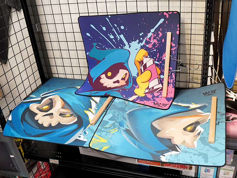 <a href="https://akiba-pc.watch.impress.co.jp/docs/news/news/1633832.html" class="deliver_inner_content i">NachoCustomzコラボデザインを採用したマウスパッド「ERRENNIR x NachoCustomz Gecko Gaming Mouse Pad」</a>