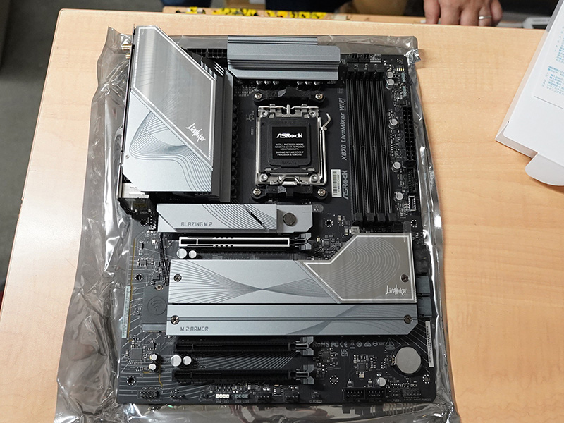 「X870 LiveMixer WiFi」