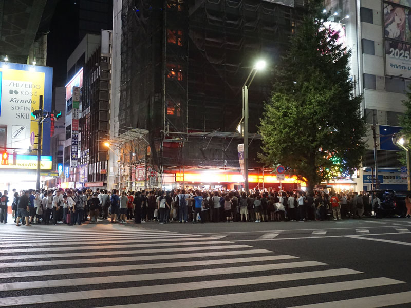 多くのファンが来店