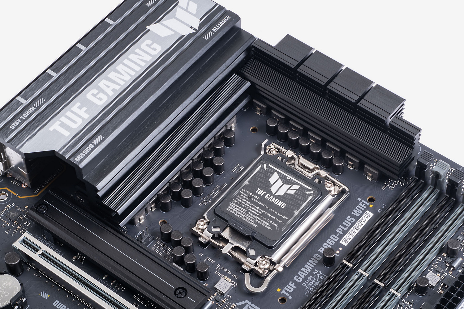 12+1+2+1フェーズ（すべて80A）のDrMOSという強力な電源回路を搭載。ヒートシンクも大型のものが備わっている