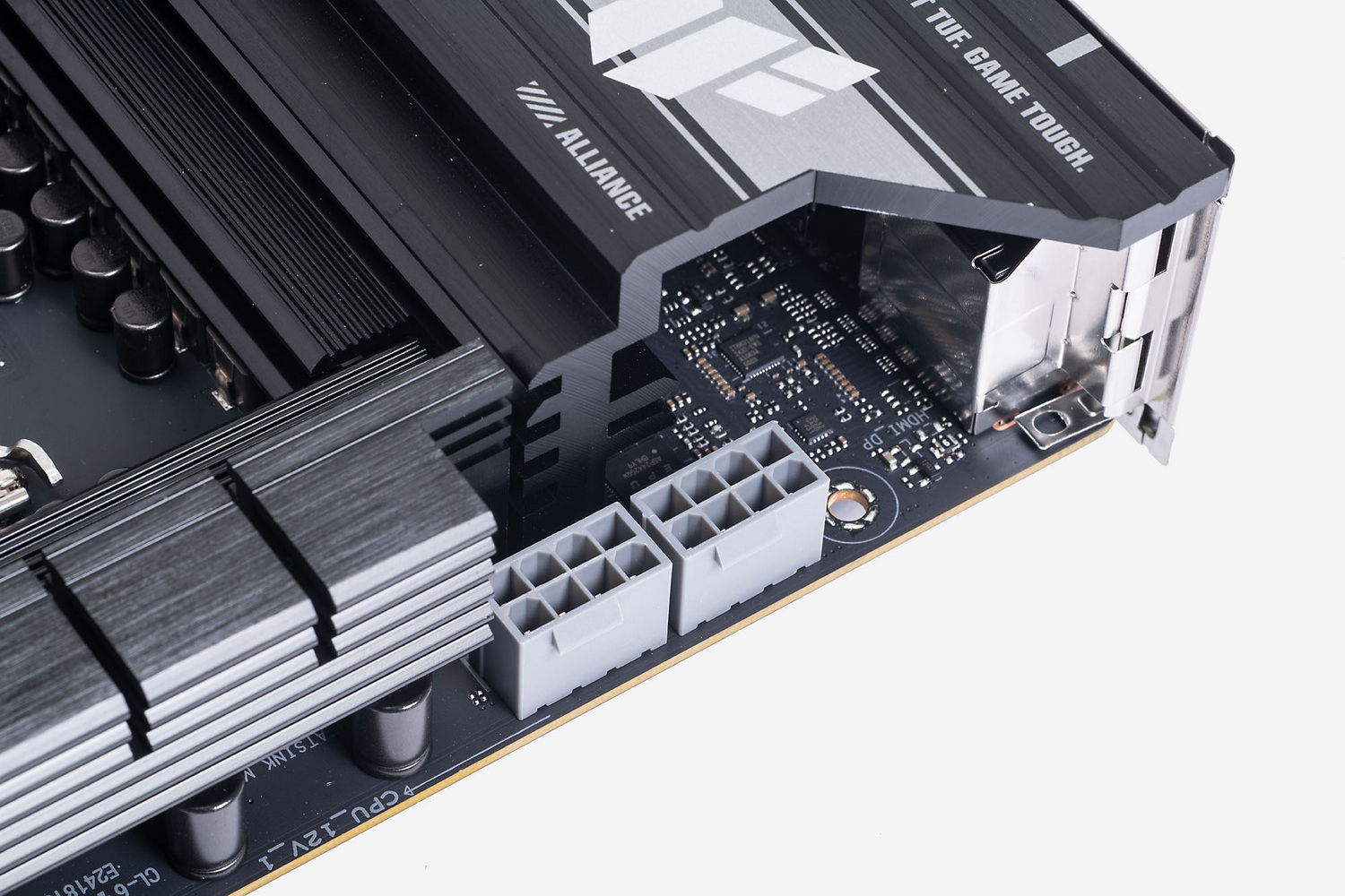 VRM用の電源コネクタは安定性も重視してEPS12V（8ピン）×2