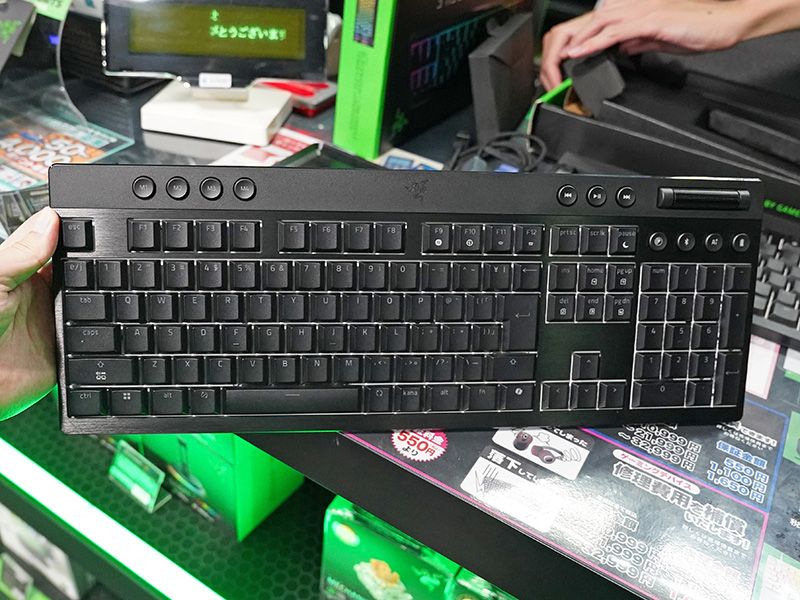 「BlackWidow V4 Low-Profile HyperSpeed」