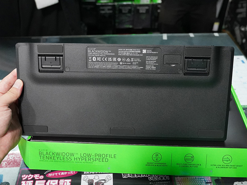 「BlackWidow V4 Low-Profile Tenkeyless HyperSpeed」